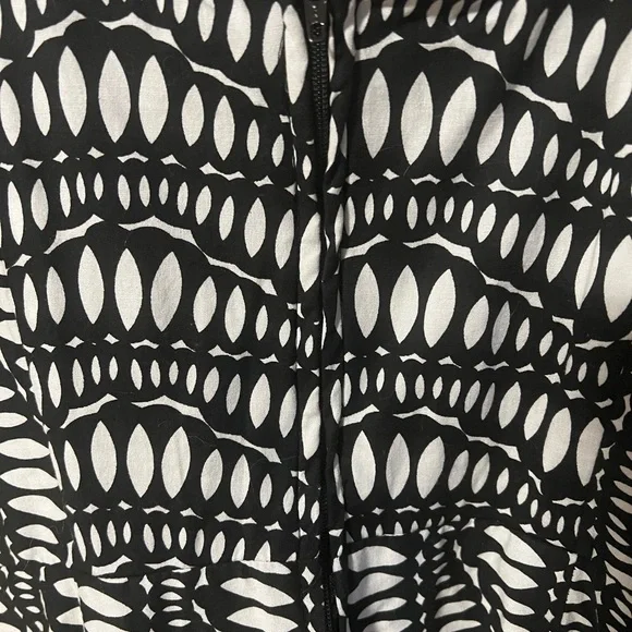 An awesome summer dress in black and white Made by Ricki’s and a size 14 - Picture 5 of 7